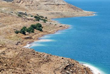 المناطق التنموية تنفذ حملة نظافة لحماية شواطئ البحر الميت