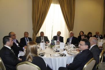 رئيس الوزراء يشارك في لقاء حول مستقبل التعاون بين الأردن والعراق