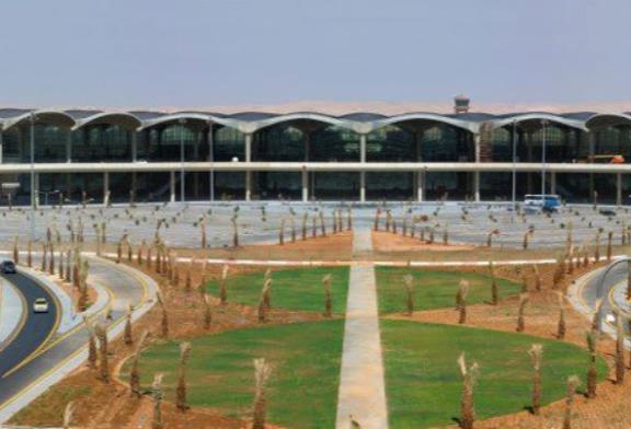 مجموعة المطار والمناصير توقعان افتتاح محطتي وقود في مطار الملكة علياء 